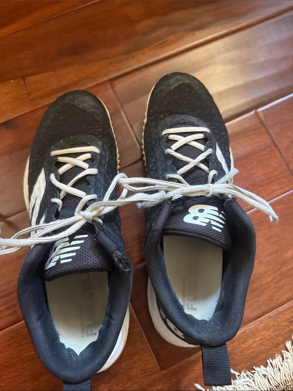 New Balance Men’s Black and White Athletic Turfs